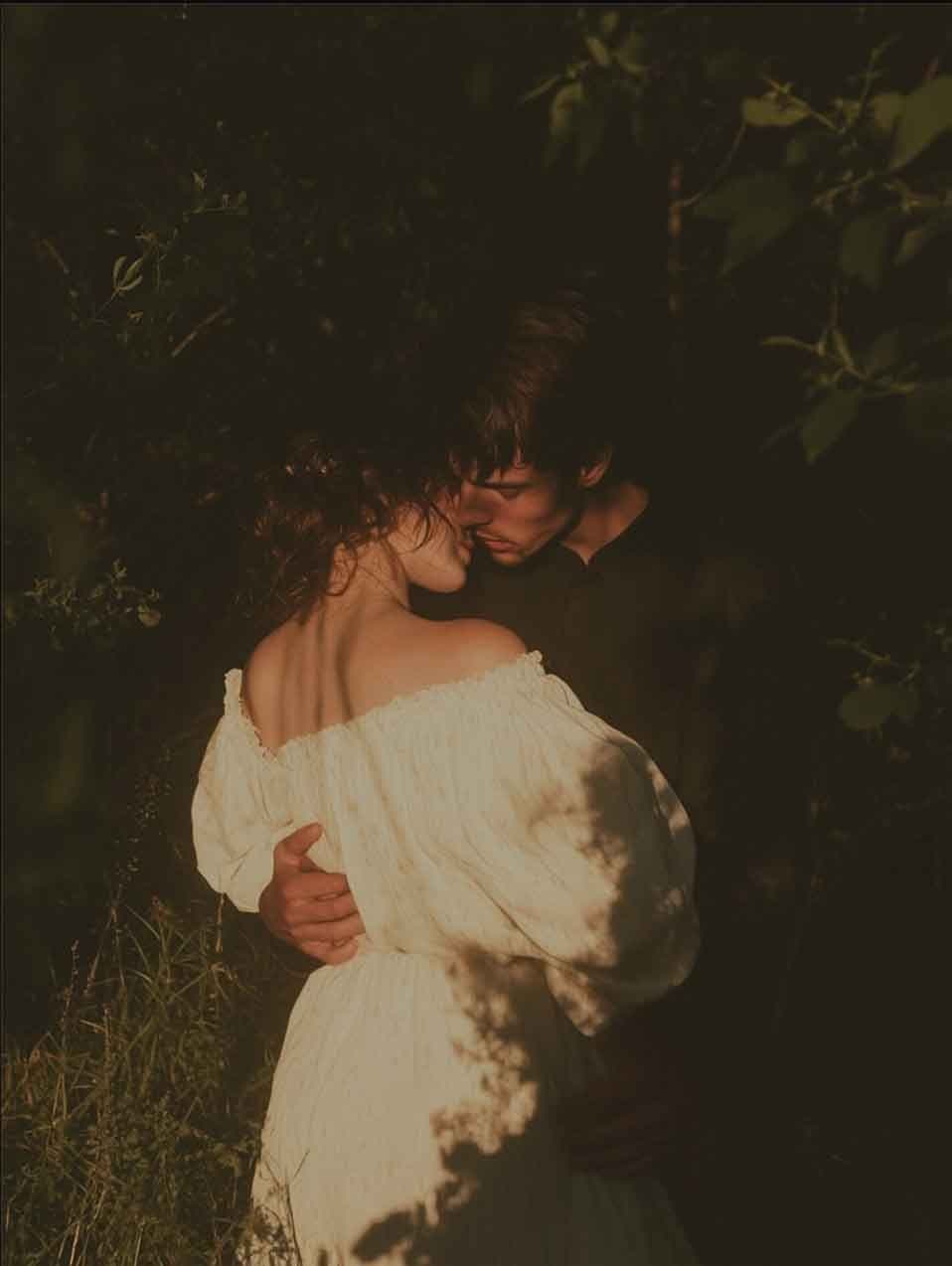 Love story: объятия в сумерках